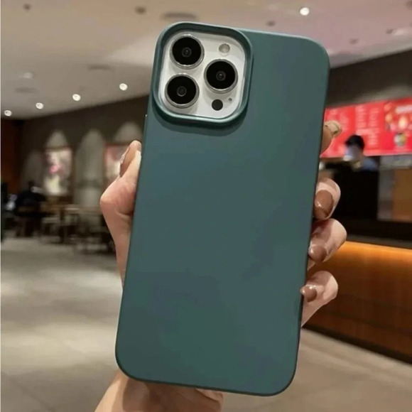 Accessories - ⚠️Clearance💚iPhone 11/Pro/Pro Max Solid Dark Green Phone Case
